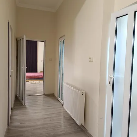 2-Х Кімнатна Квартира В Центрі Міста, Поруч З Кобилянською Вулицею Chernivtsi Exterior photo
