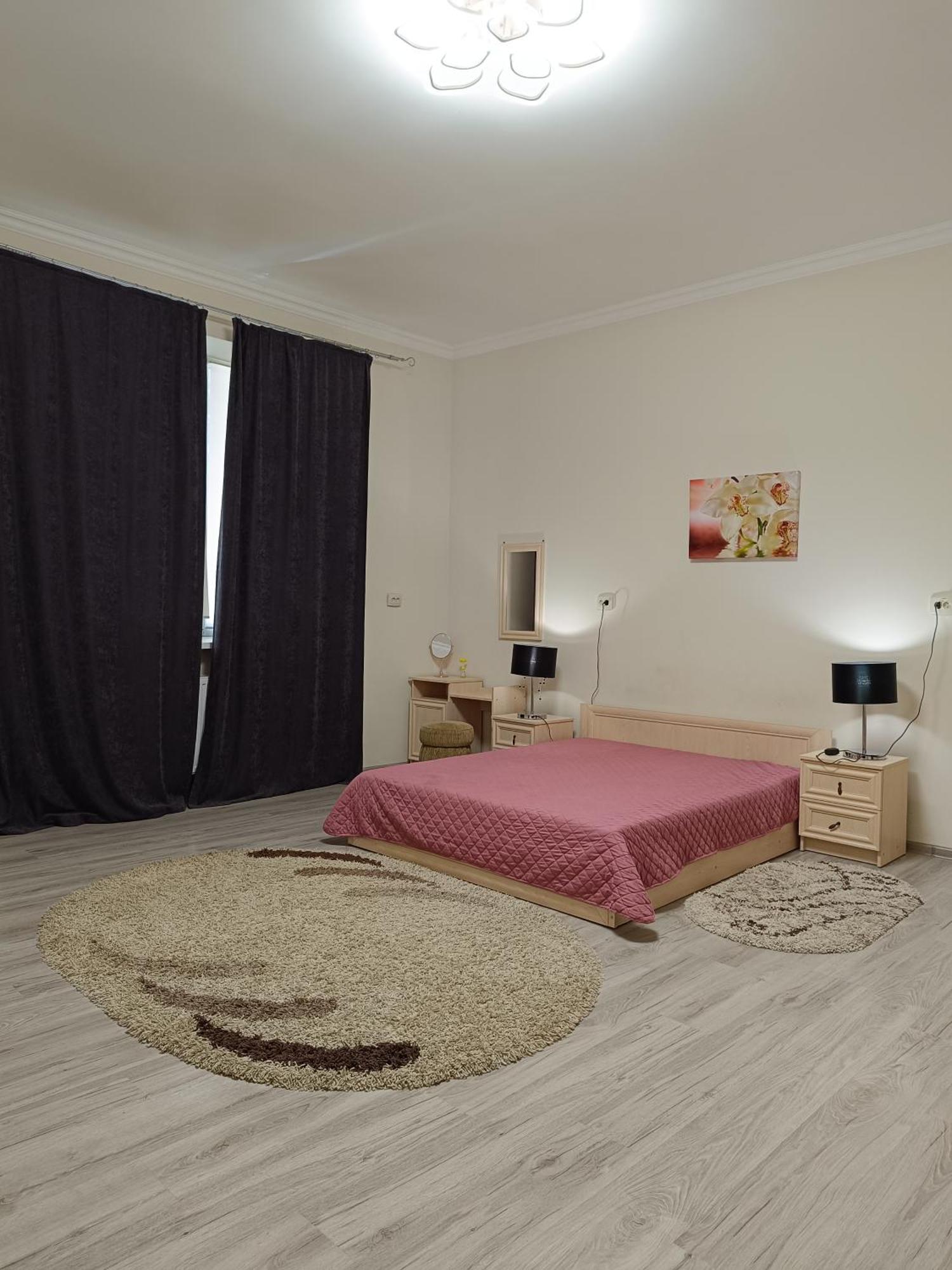 2-х кімнатна в центрі міста, поруч з кобилянською вулицею * Chernivtsi